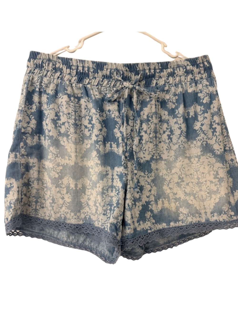 CATO Blue Floral Faded/Distressed Look Lace-Trim Shorts, Large